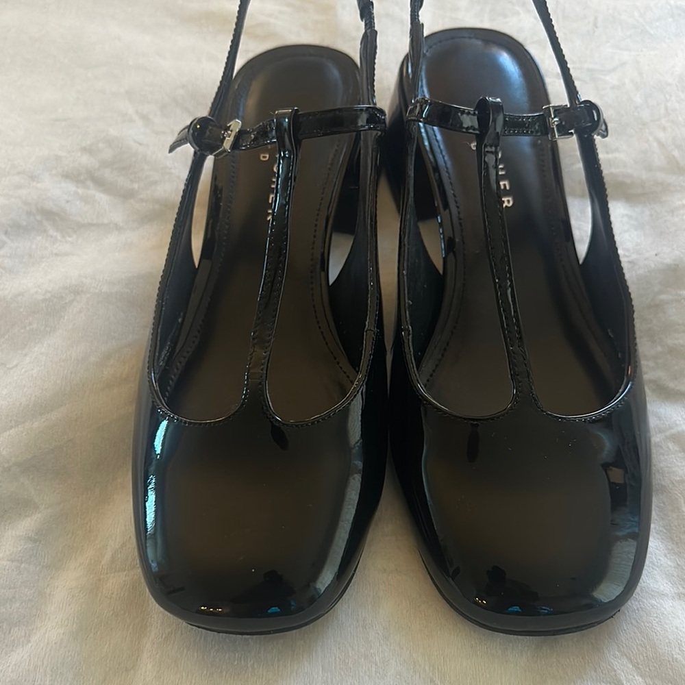Marc Fisher Black Patent Leather Heels T-Strap - Picture 3 of 5